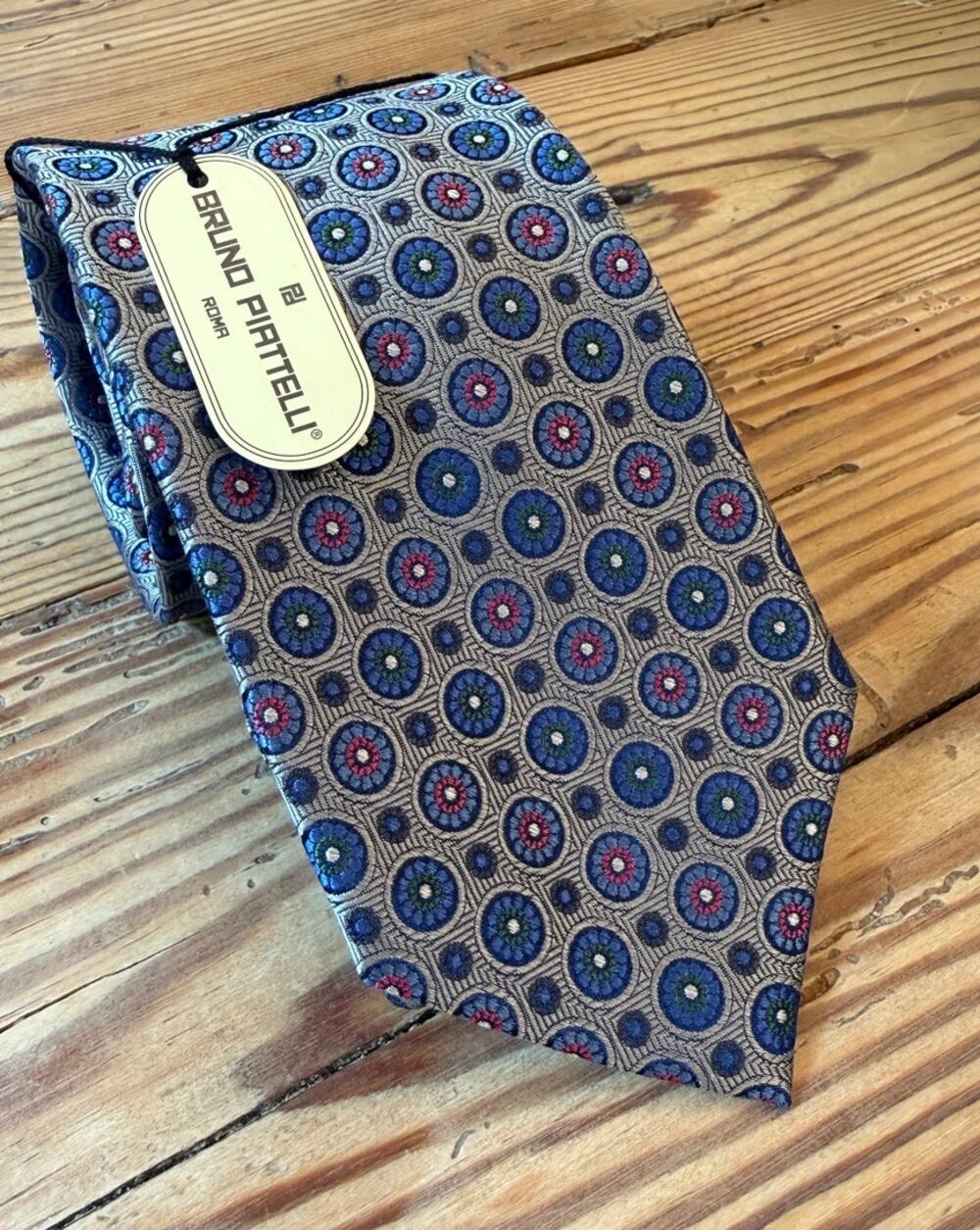 Bruno Piattelli Made Italy 100% Silk Gray Medallion Geometric Designer Tie NWT